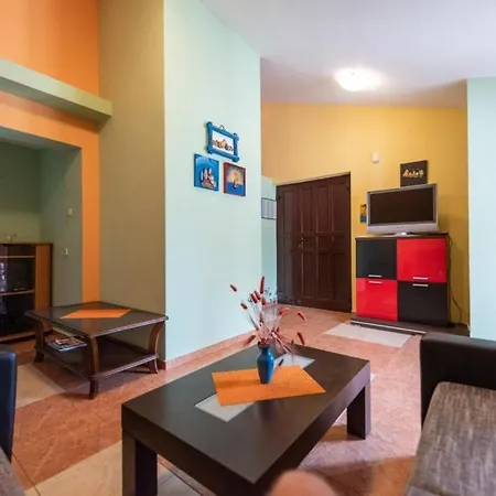 In With Balcony, Air Condition, Wifi, Washing Machine Apartman