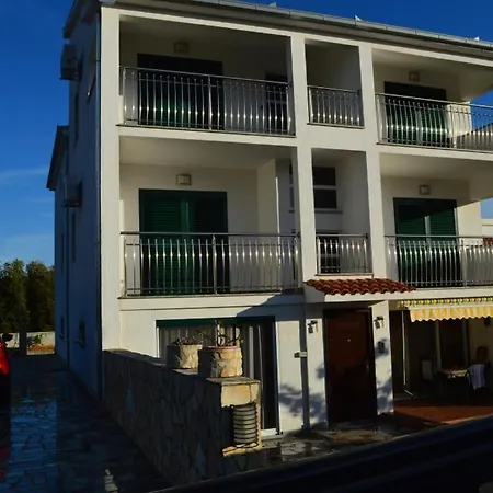 In With Balcony, Air Condition, Wifi, Washing Machine Apartman