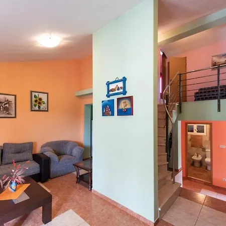 In With Balcony, Air Condition, Wifi, Washing Machine Apartman