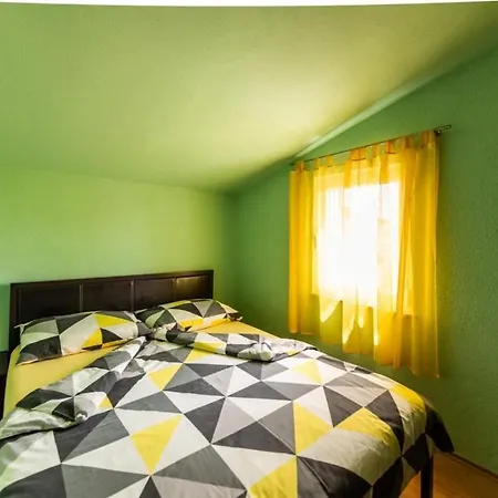 In With Balcony, Air Condition, Wifi, Washing Machine Vinisce