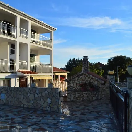 In With Balcony, Air Condition, Wifi, Washing Machine * Vinisce