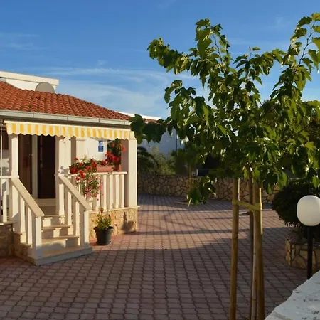 In With Balcony, Air Condition, Wifi, Washing Machine Apartman *