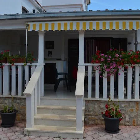 In With Balcony, Air Condition, Wifi, Washing Machine Apartman Vinisce